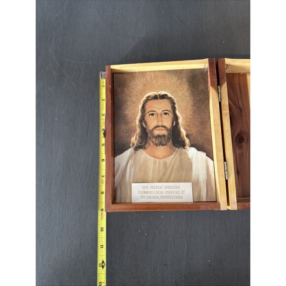 Vintage Memorial Edition 1958 Holy Bible, Illustrated With Cedar Wood Case - Picture 12 of 13